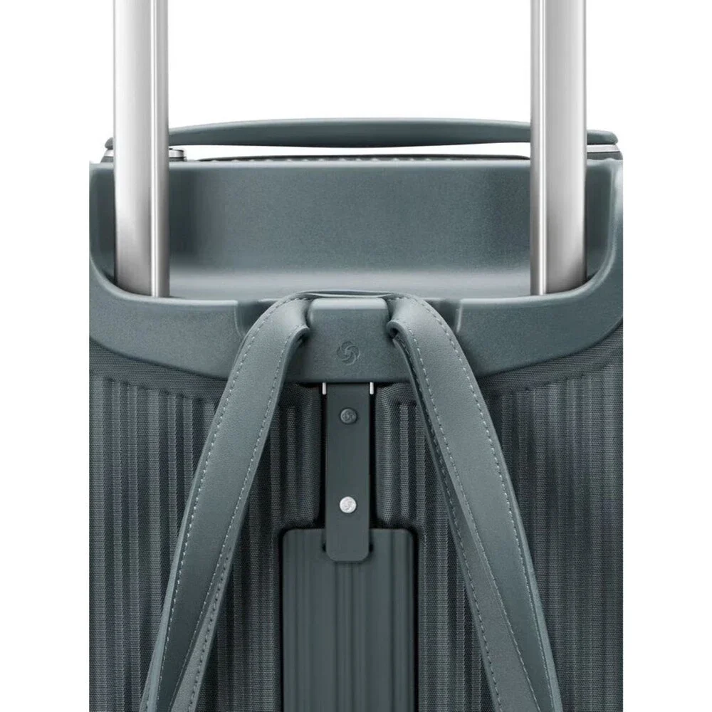 Samsonite Deep Navy Spinner Carry-On Silhouette 18 Softside Suitcase travel bag